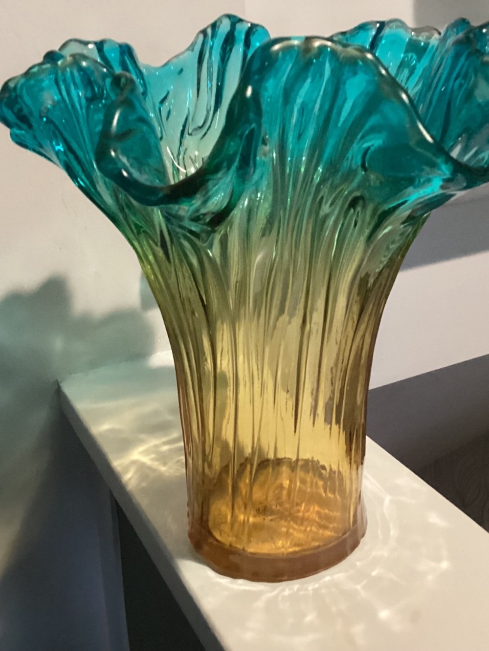 Murano hand blown MCM Swirl Ruffled Art Glass Vase Fluted Rim  EXQUISITE 💙💙💙